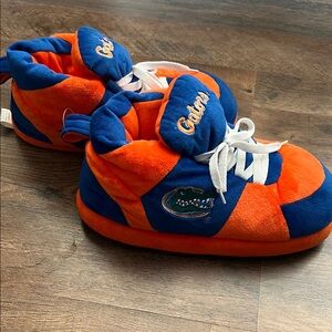 Comfy feet size L Gators Slippers